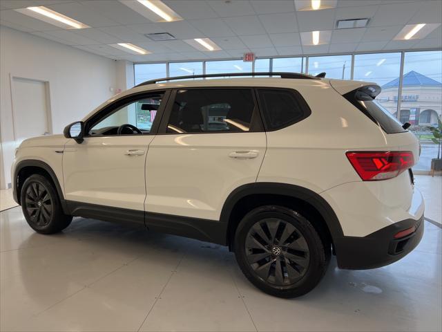 Photo of 2022 Platinum Gray Metallic Volkswagen Taos