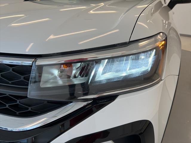Photo of 2022 Platinum Gray Metallic Volkswagen Taos
