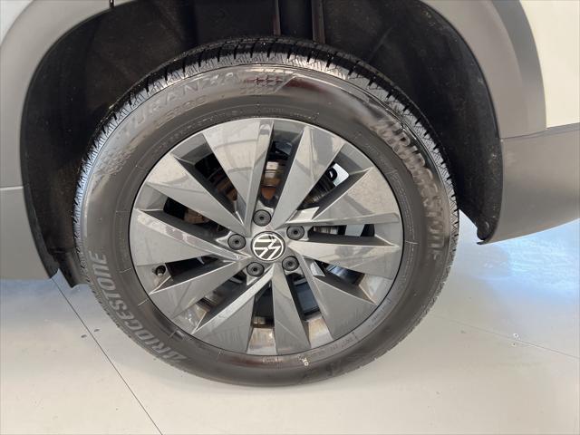 Photo of 2022 Platinum Gray Metallic Volkswagen Taos