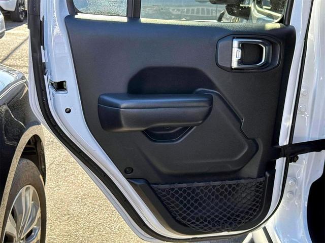 Photo of 2018 Bright White Clearcoat Jeep Wrangler Unlimited