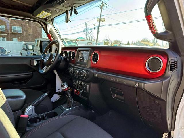 Photo of 2018 Bright White Clearcoat Jeep Wrangler Unlimited
