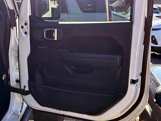 Photo of 2018 Bright White Clearcoat Jeep Wrangler Unlimited
