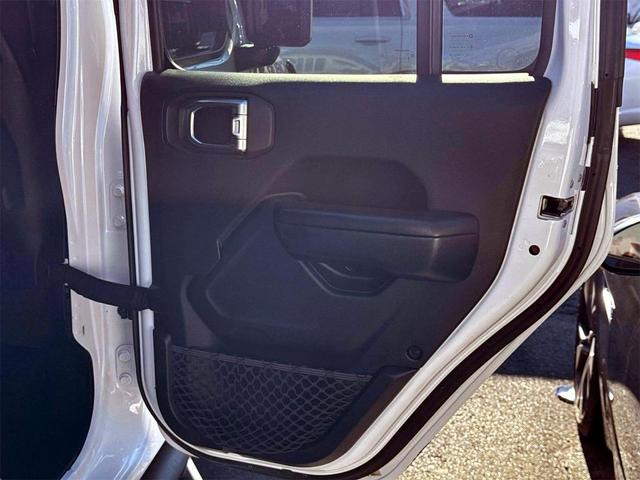 Photo of 2018 Bright White Clearcoat Jeep Wrangler Unlimited