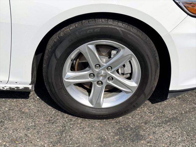 Photo of 2022 Summit White Chevrolet Malibu