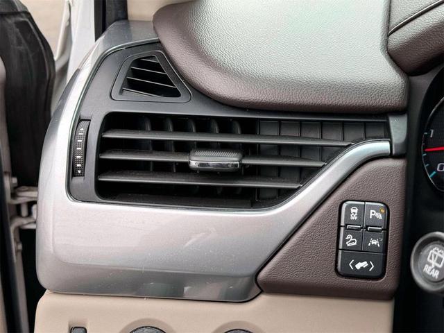 Photo of 2019 Summit White Chevrolet Tahoe