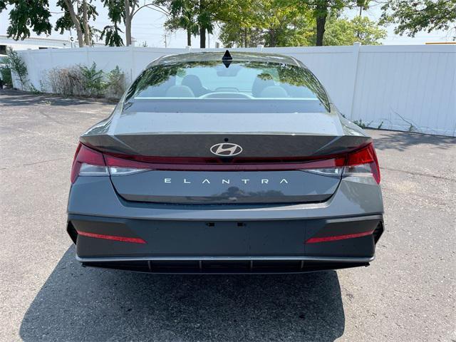 Photo of 2025 Gray Hyundai ELANTRA