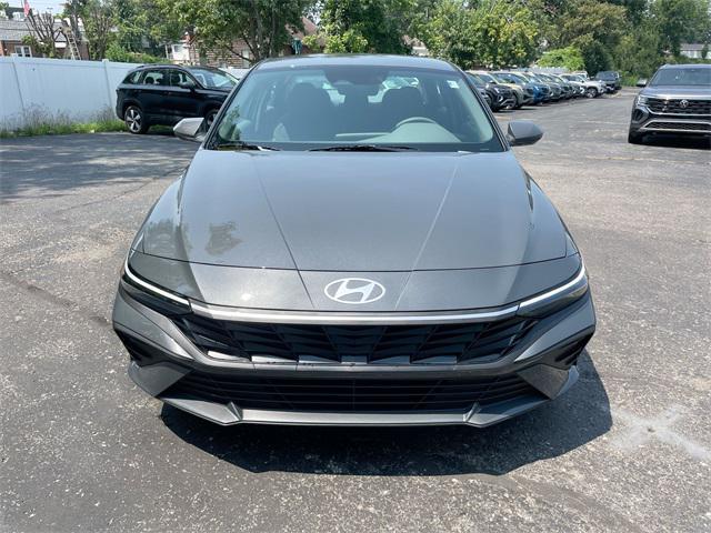 Photo of 2025 Gray Hyundai ELANTRA