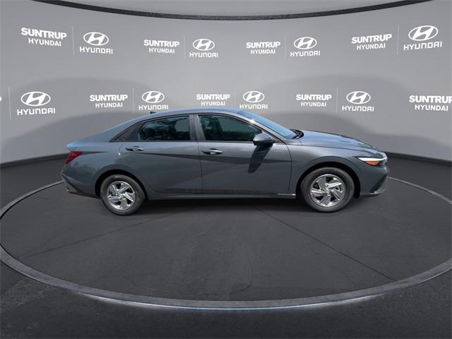 Photo of 2025 Gray Hyundai ELANTRA