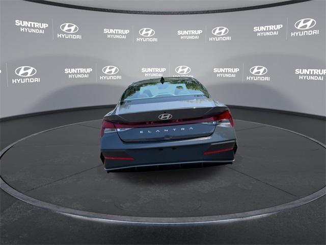 Photo of 2025 Gray Hyundai ELANTRA