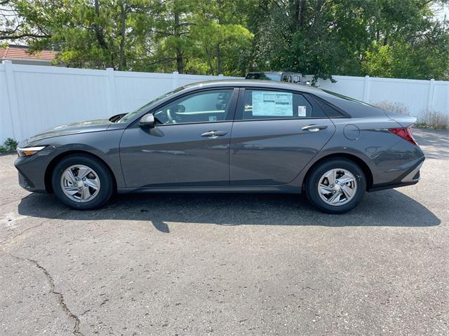 Photo of 2025 Gray Hyundai ELANTRA