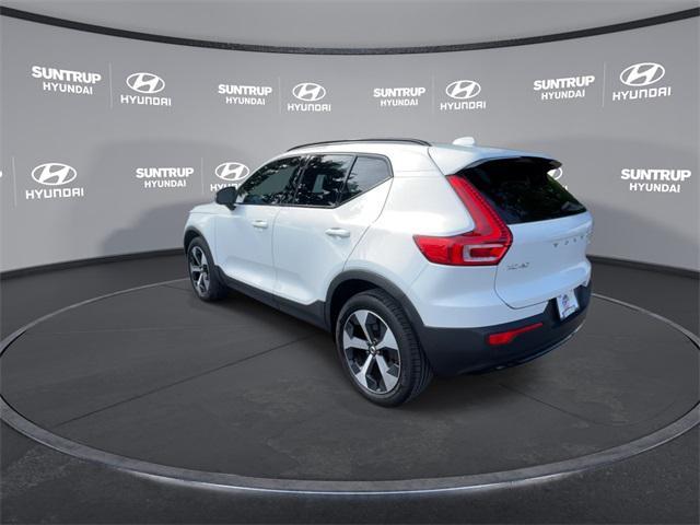 Photo of 2023 Crystal White Metallic Volvo XC40