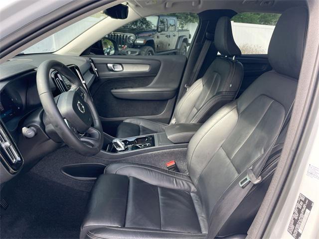 Photo of 2023 Crystal White Metallic Volvo XC40