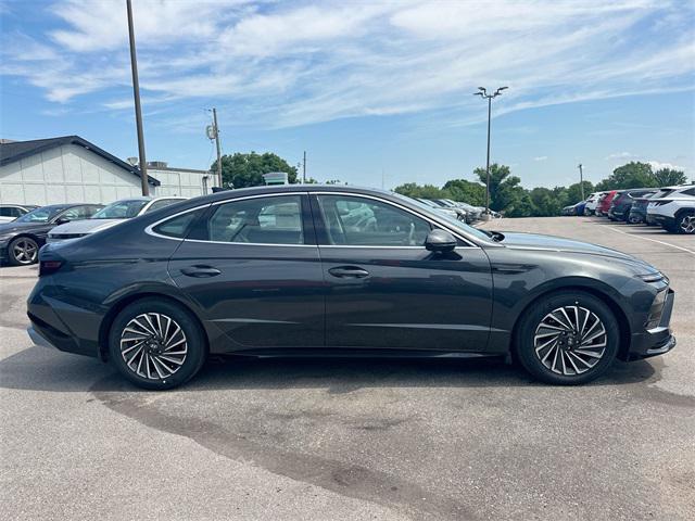 Photo of 2025 Portofino Gray Hyundai SONATA Hybrid