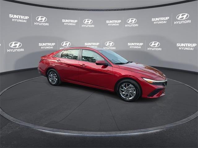 Photo of 2024 Ultimate Red Hyundai ELANTRA