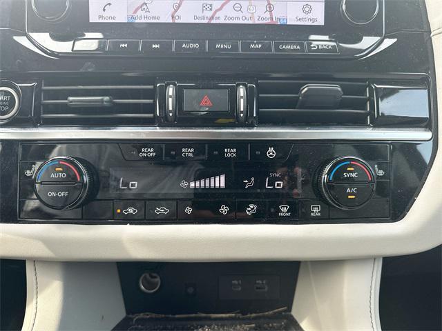 Photo of 2023 Pearl White Tricoat Nissan Pathfinder