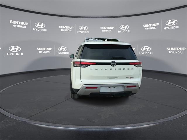 Photo of 2023 Pearl White Tricoat Nissan Pathfinder
