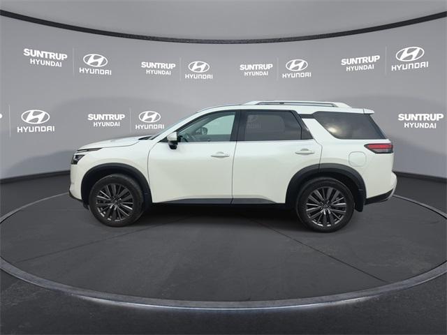 Photo of 2023 Pearl White Tricoat Nissan Pathfinder