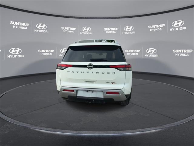 Photo of 2023 Pearl White Tricoat Nissan Pathfinder