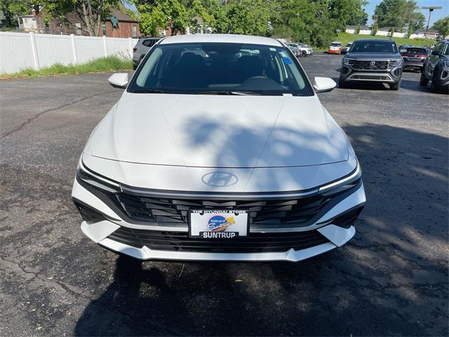 Photo of 2025 Serenity White Hyundai ELANTRA