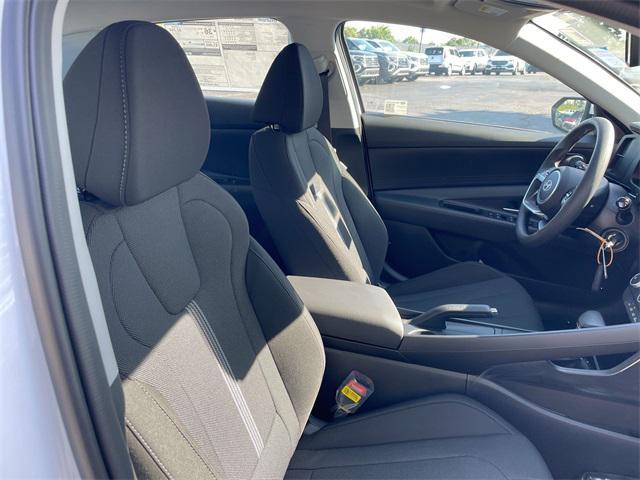 Photo of 2025 Serenity White Hyundai ELANTRA