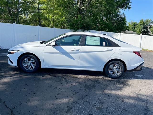 Photo of 2025 Serenity White Hyundai ELANTRA