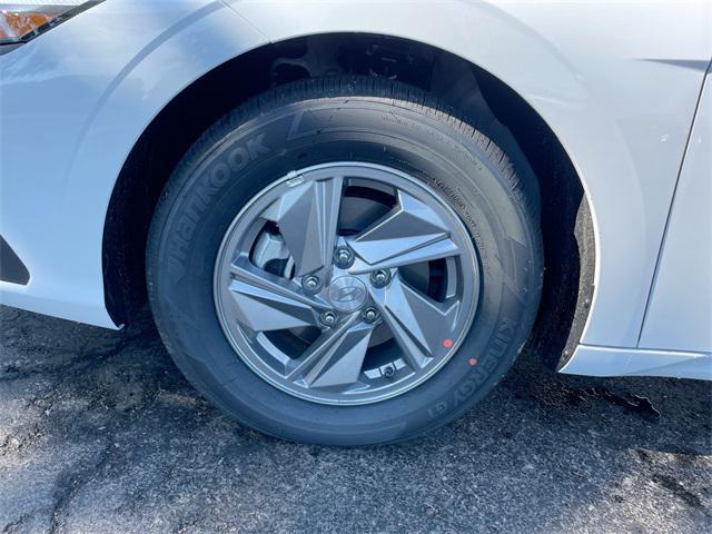Photo of 2025 Serenity White Hyundai ELANTRA