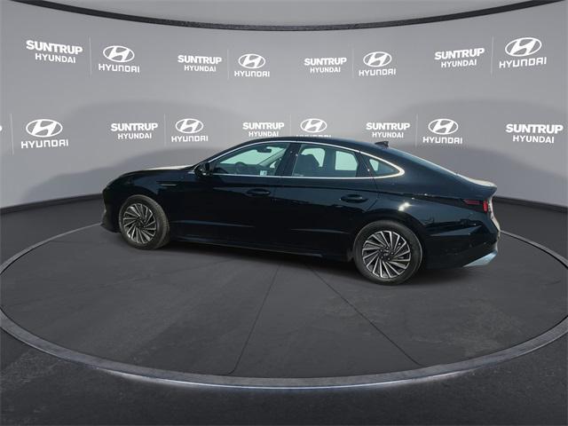 Photo of 2025 Abyss Black Hyundai SONATA Hybrid