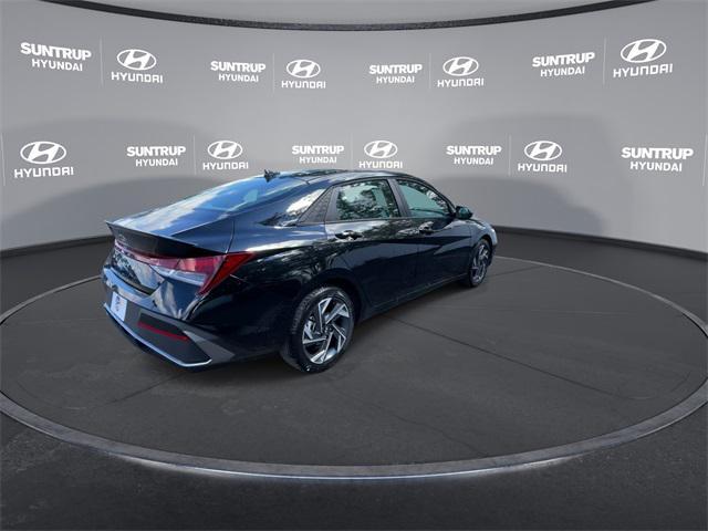 Photo of 2025 Abyss Black Hyundai ELANTRA