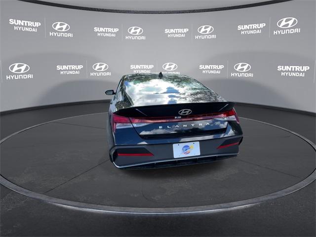 Photo of 2025 Abyss Black Hyundai ELANTRA