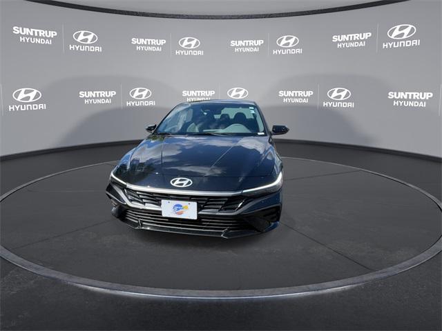 Photo of 2025 Abyss Black Hyundai ELANTRA
