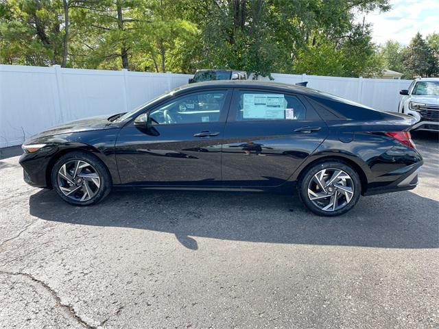 Photo of 2025 Abyss Black Hyundai ELANTRA
