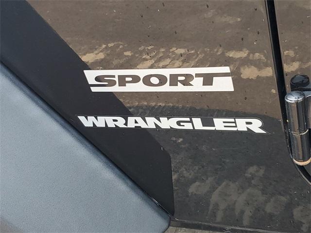 Photo of 2017 Black Clearcoat Jeep Wrangler