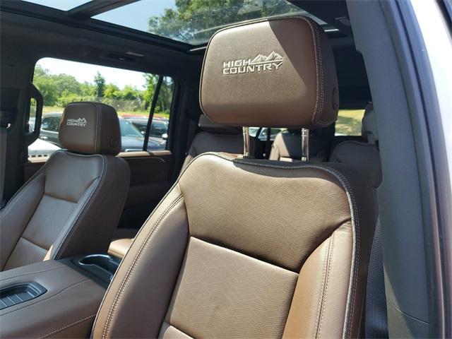 Photo of 2022 Iridescent Pearl Tricoat Chevrolet Suburban