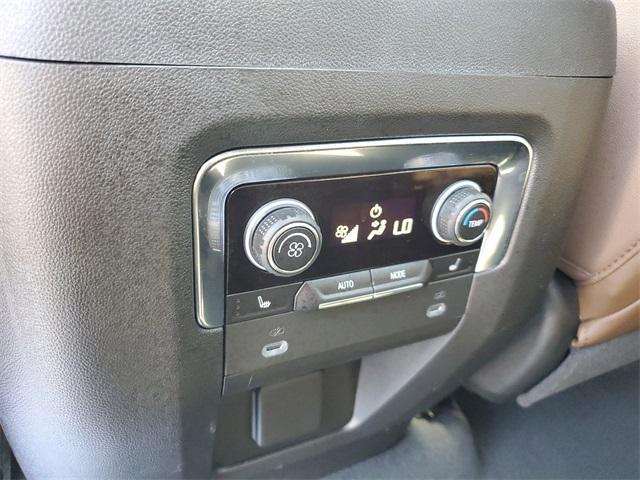 Photo of 2022 Iridescent Pearl Tricoat Chevrolet Suburban