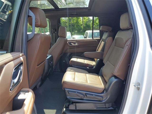 Photo of 2022 Iridescent Pearl Tricoat Chevrolet Suburban