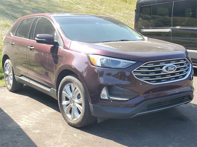Photo of 2023 Burgundy Ford Edge