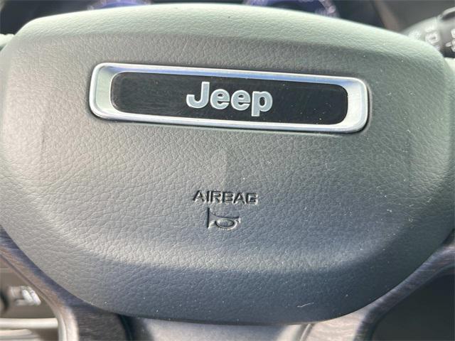 Photo of 2021 Silver Zynith Jeep Grand Cherokee L