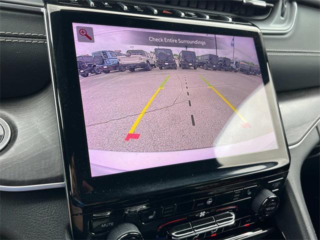 Photo of 2021 Silver Zynith Jeep Grand Cherokee L