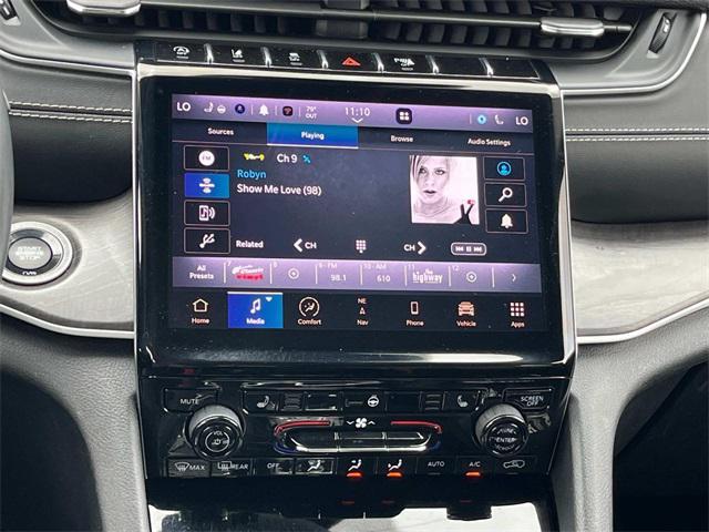 Photo of 2021 Silver Zynith Jeep Grand Cherokee L