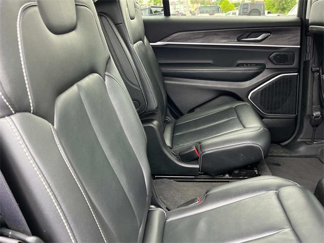 Photo of 2021 Silver Zynith Jeep Grand Cherokee L