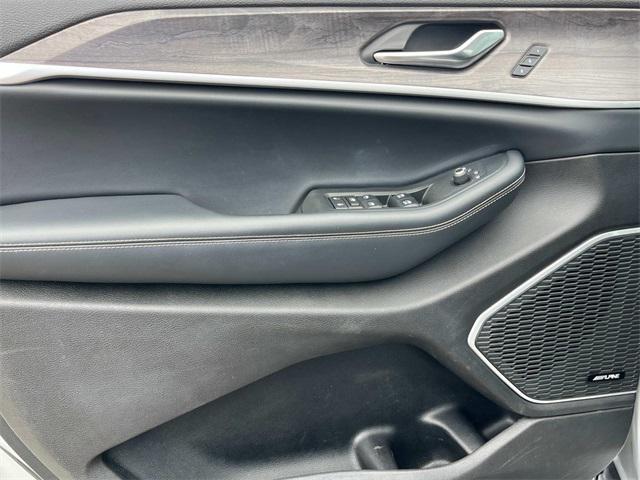 Photo of 2021 Silver Zynith Jeep Grand Cherokee L