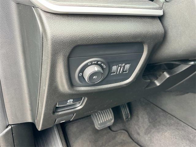 Photo of 2021 Silver Zynith Jeep Grand Cherokee L