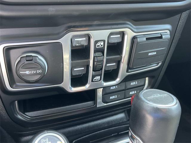 Photo of 2021 Bright White Clearcoat Jeep Gladiator