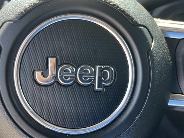 Photo of 2021 Bright White Clearcoat Jeep Gladiator