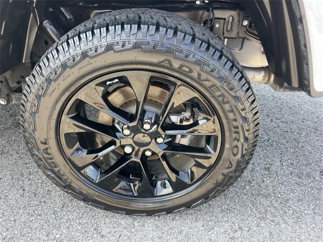 Photo of 2021 Bright White Clearcoat Jeep Gladiator