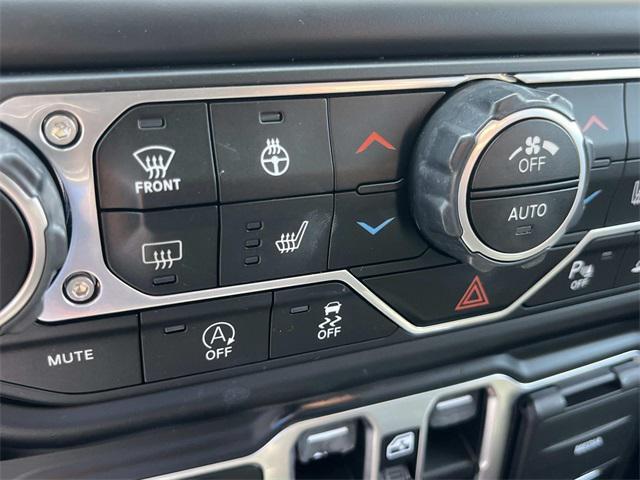 Photo of 2021 Bright White Clearcoat Jeep Gladiator