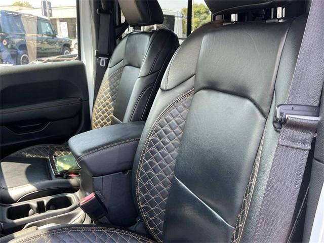 Photo of 2021 Bright White Clearcoat Jeep Gladiator