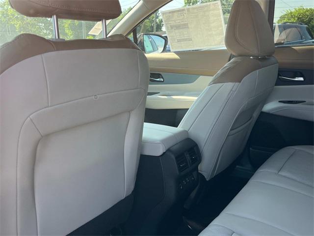 Photo of 2025 Super Black Nissan Murano