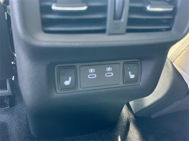 Photo of 2025 Super Black Nissan Murano