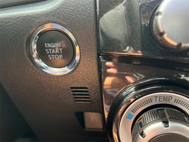 Photo of 2022 White Toyota 4Runner